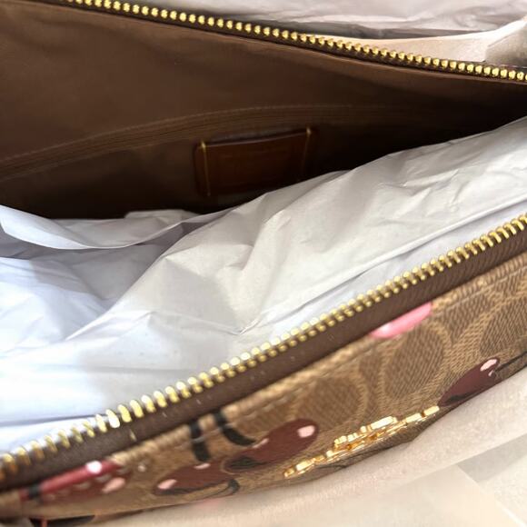 🍒 Gallery Tote Bag In Signature Canvas With Cherry Print - Picture 10 of 11